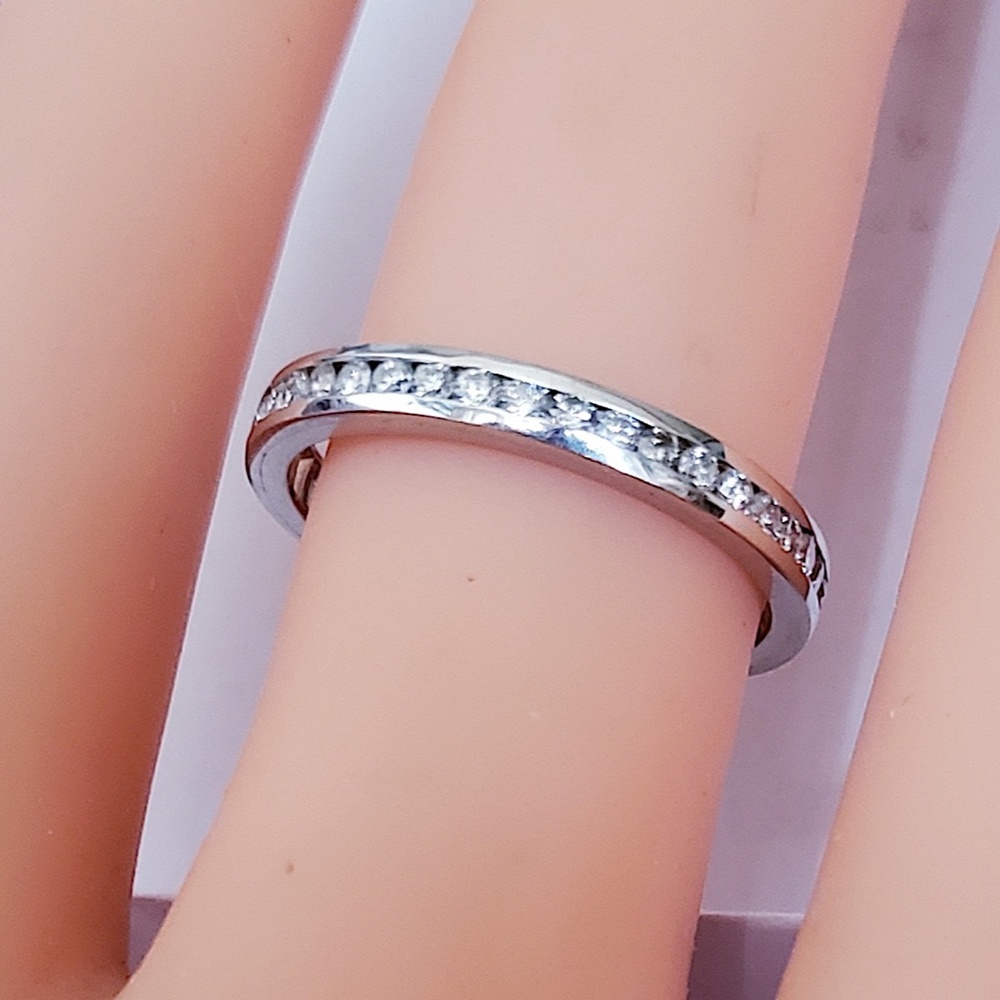 18kt 0.62ct Eternity Diamond Ring White Gold - Picture 2 of 5